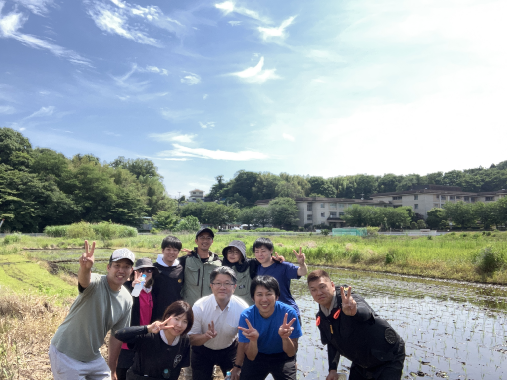 初めての田植えの後の後にメンバー集合写真