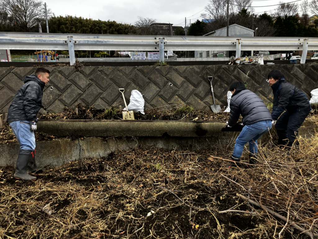 綾瀬市早川の田んぼの水路整備